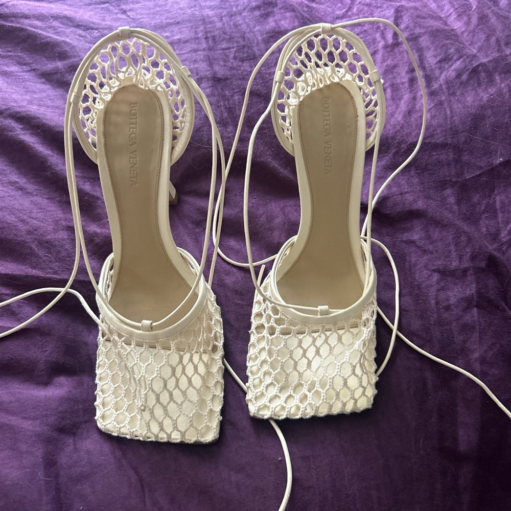 ONLY WORN ONCE PERFECT CONDITION !!! BOTTEGA VENETA HEELS!!